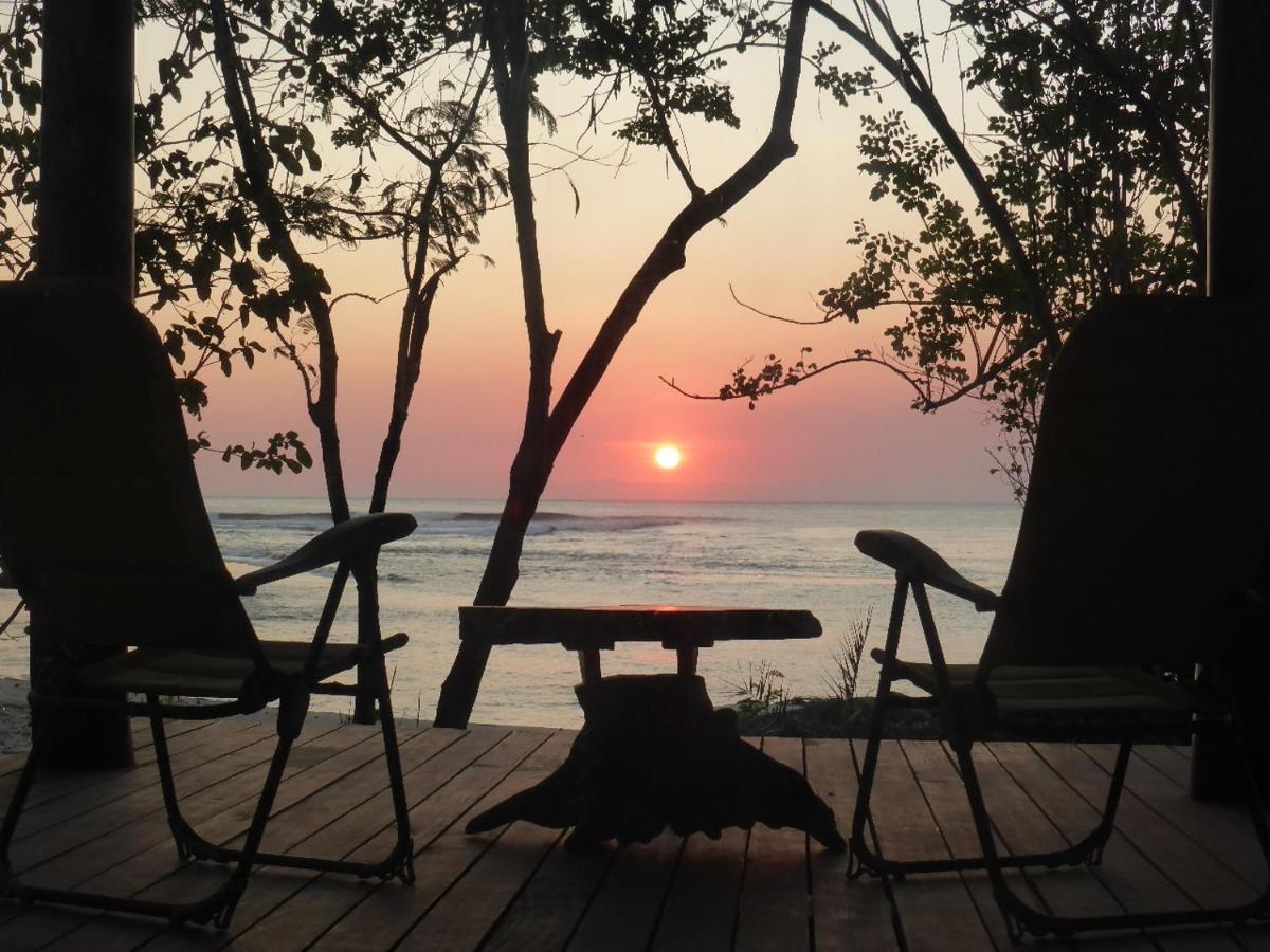 Castaway Surf Retreat 1 Hotell Sekongkang Eksteriør bilde